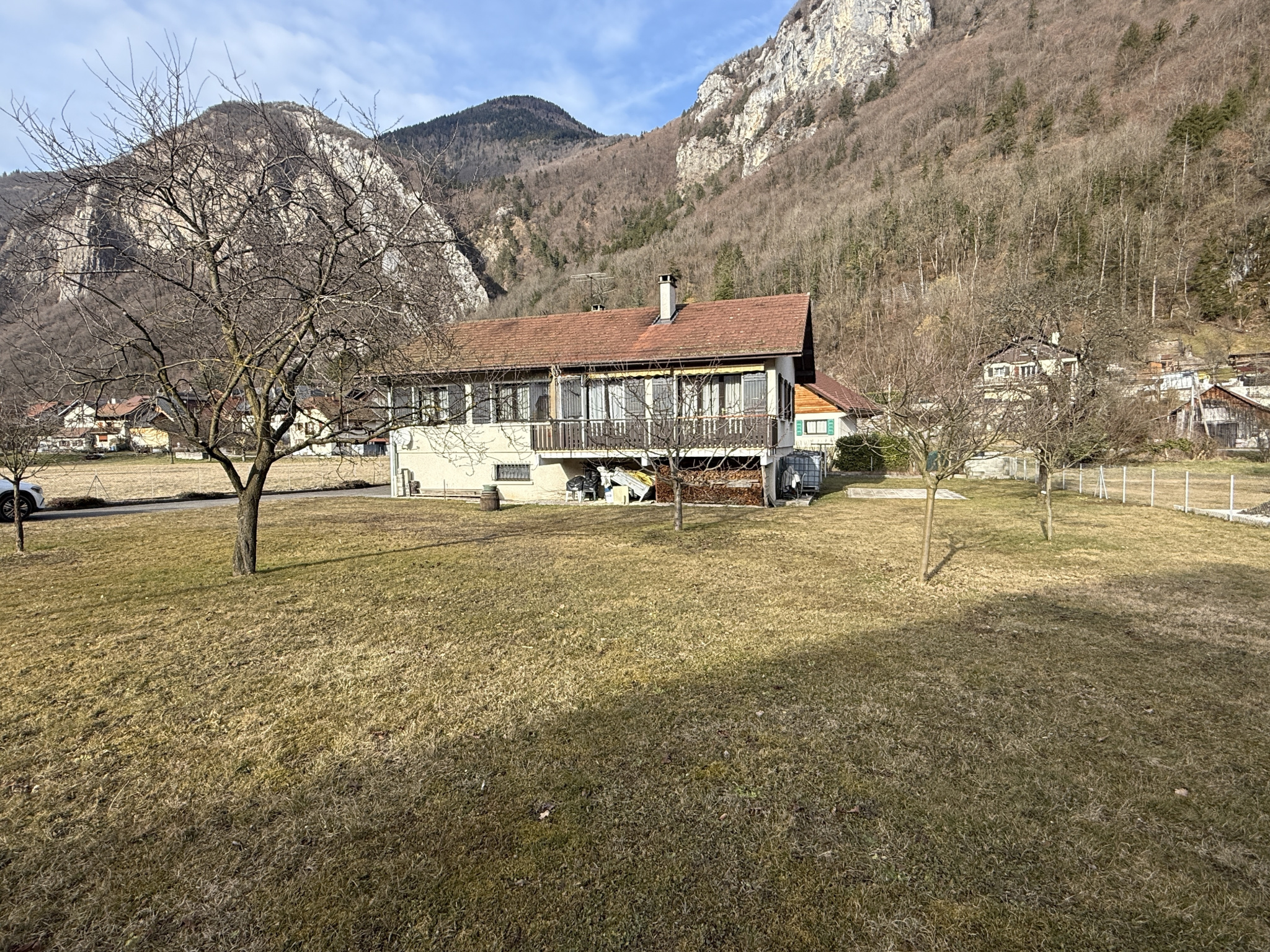 FAVERGES - MAISON INDIVIDUELLE - SECTEUR CALME ET ENSOLEILLE