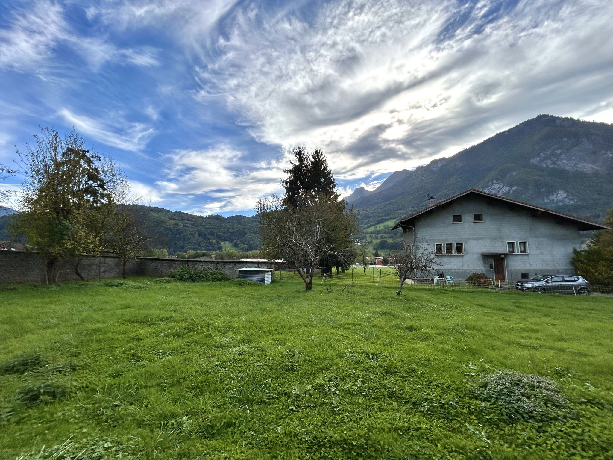 UGINE - PUISSIEZ - TERRAIN CONSTRUCTIBLE DE 694M2