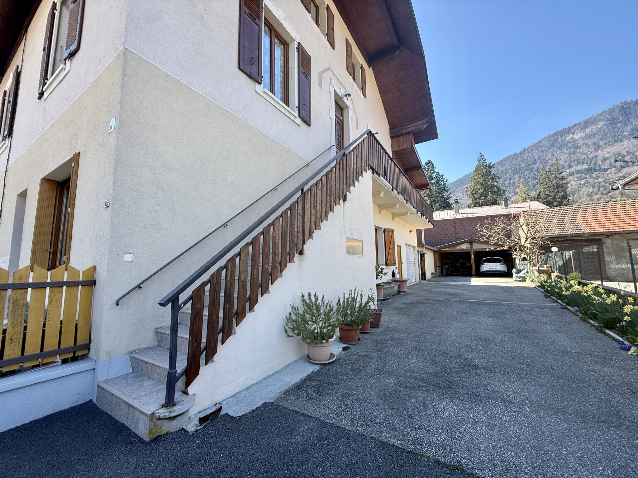 FAVERGES CENTRE TYPE 5 En Duplex et Type 2 Loué