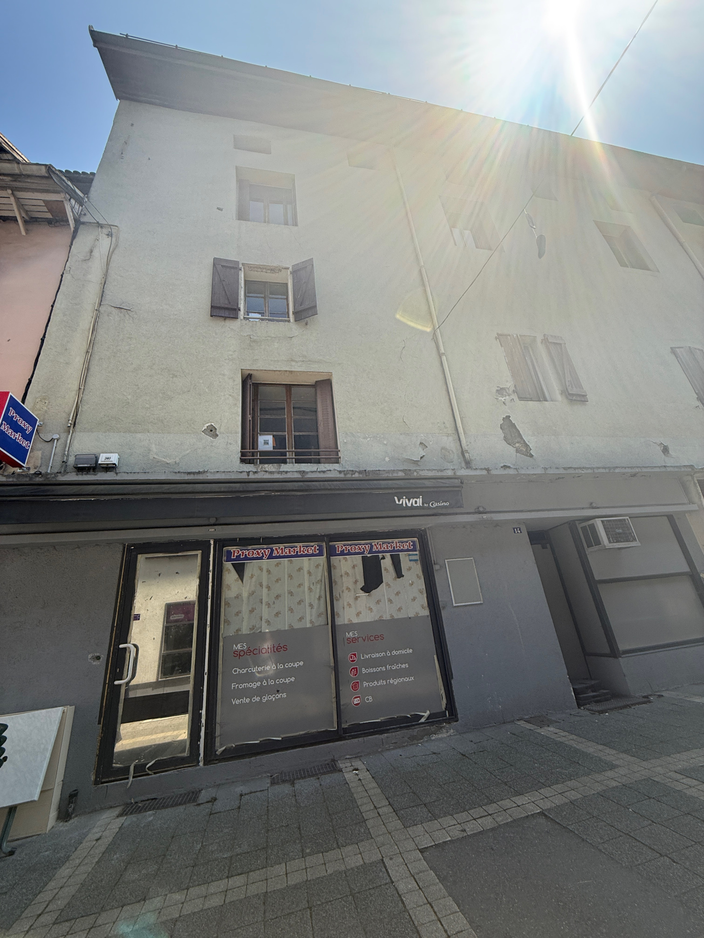 UGINE - Immeuble / Commerce / Studios / Appartement
