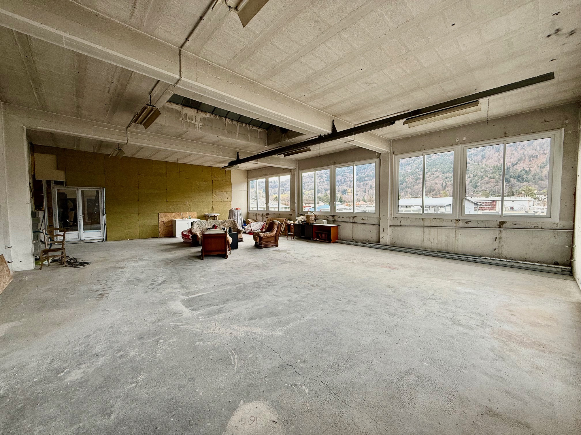 Faverges plateau brut à rénover