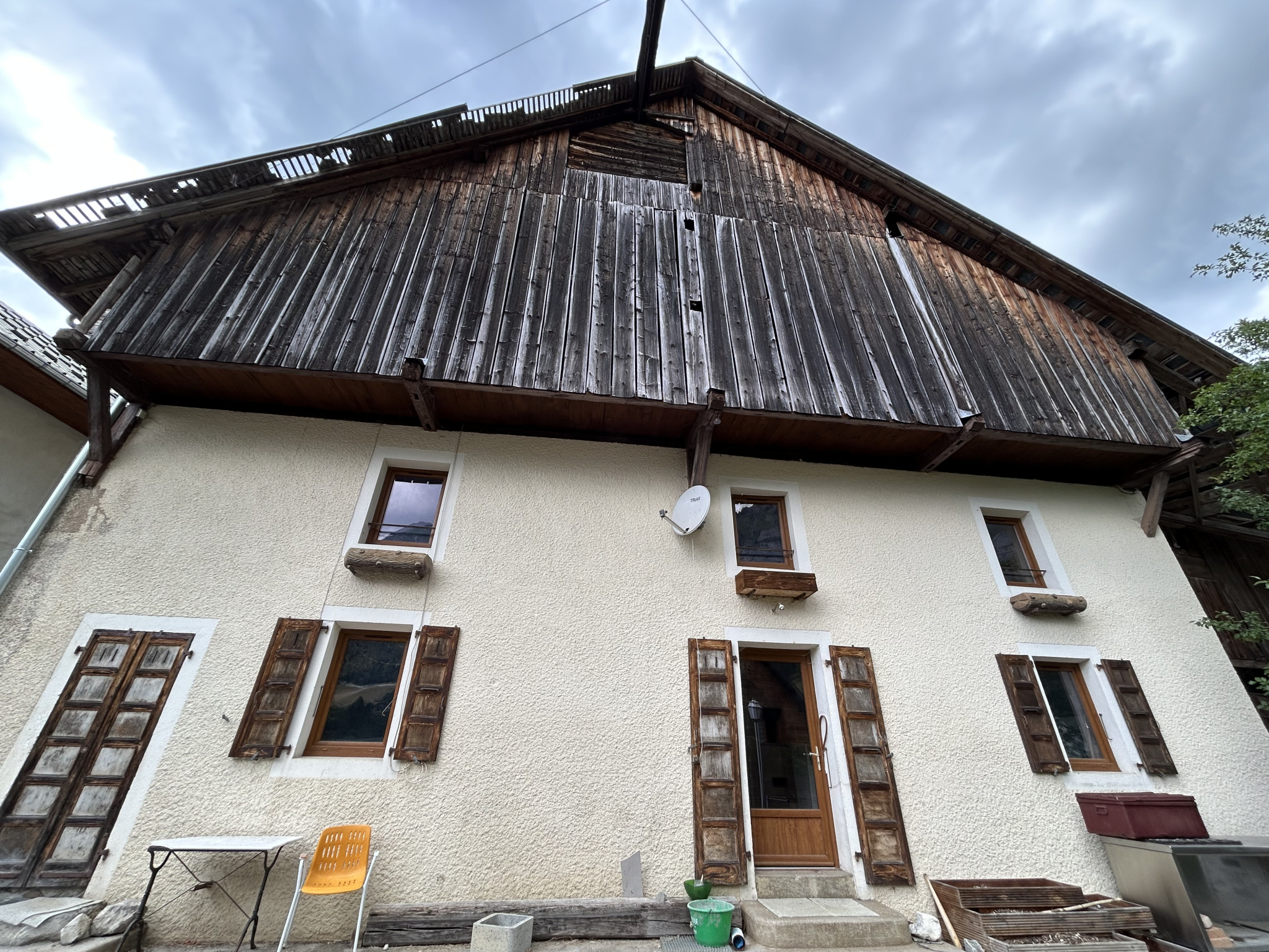 MAISON - TALLOIRES-MONTMIN - Granges / Stockages.