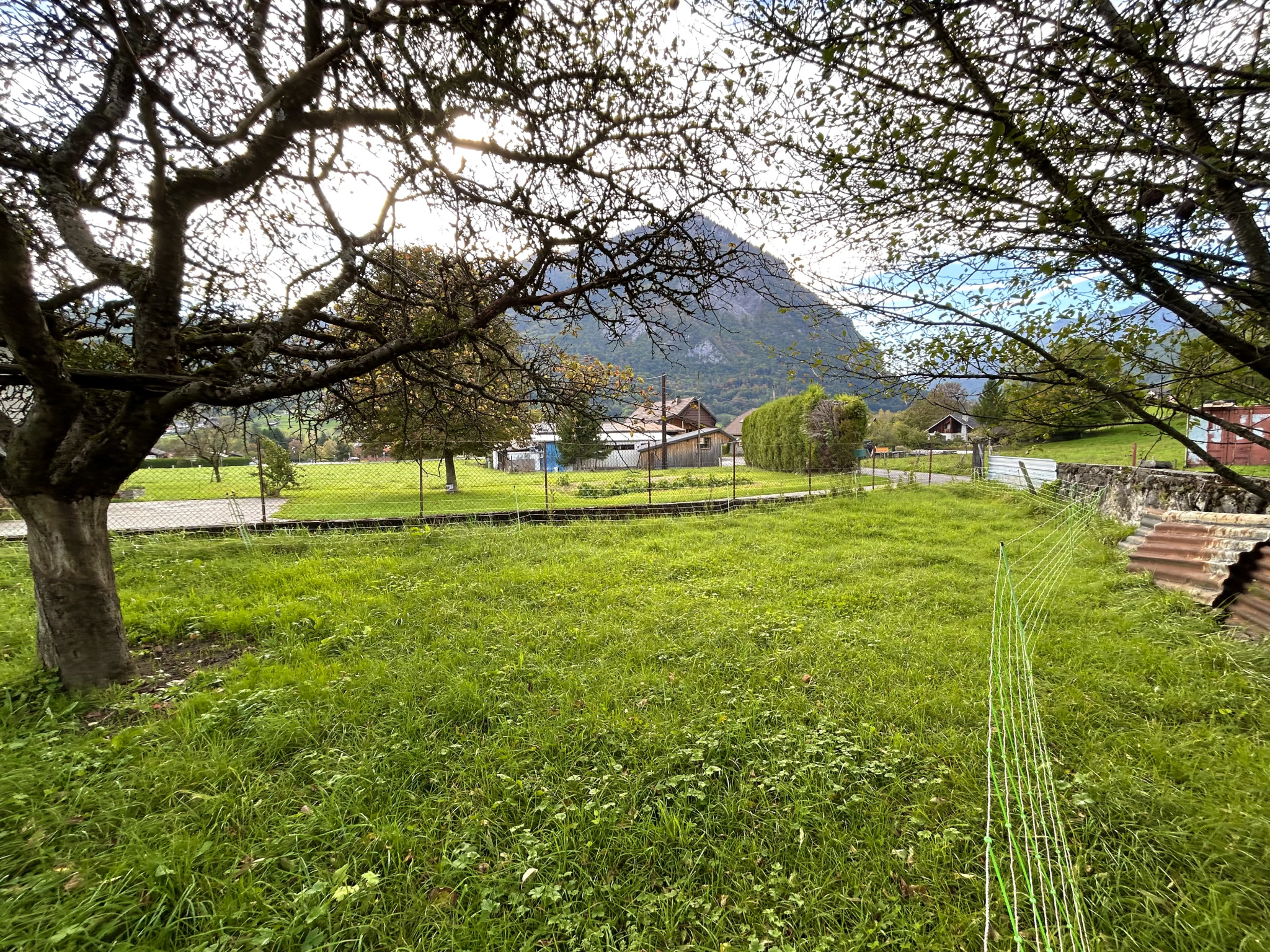 UGINE - PUISSIEZ - TERRAIN CONSTRUCTIBLE DE 660M2