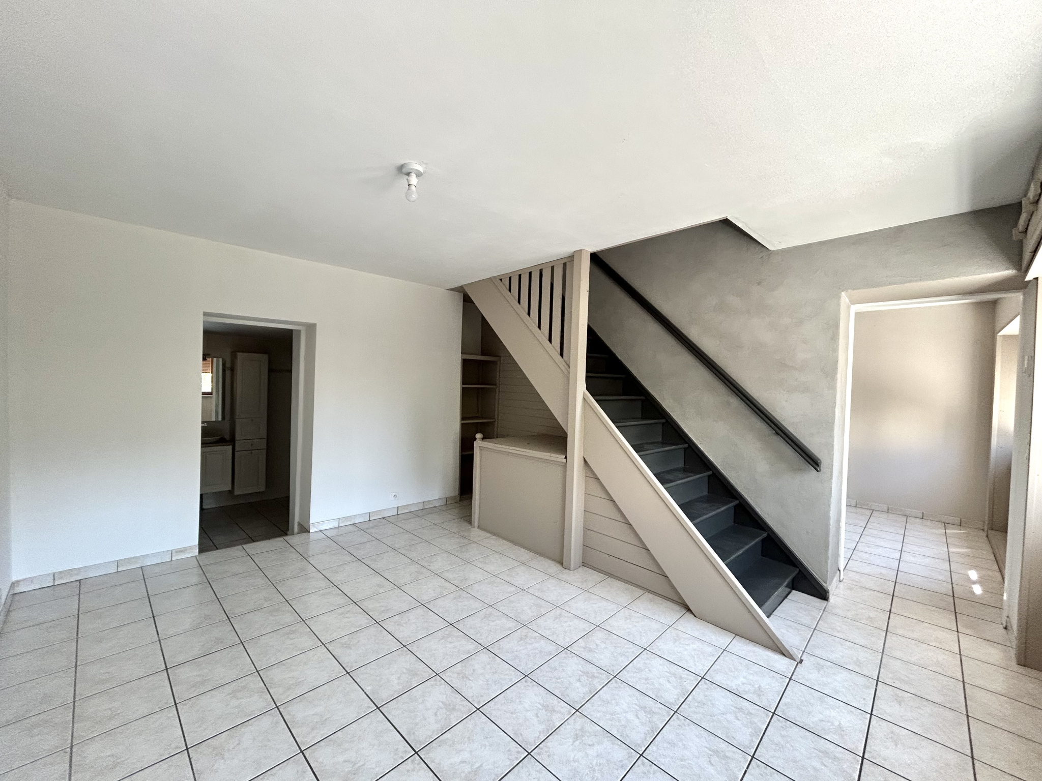 FAVERGES PROCHE CENTRE - REZ DE COUR - TYPE 3 DUPLEX