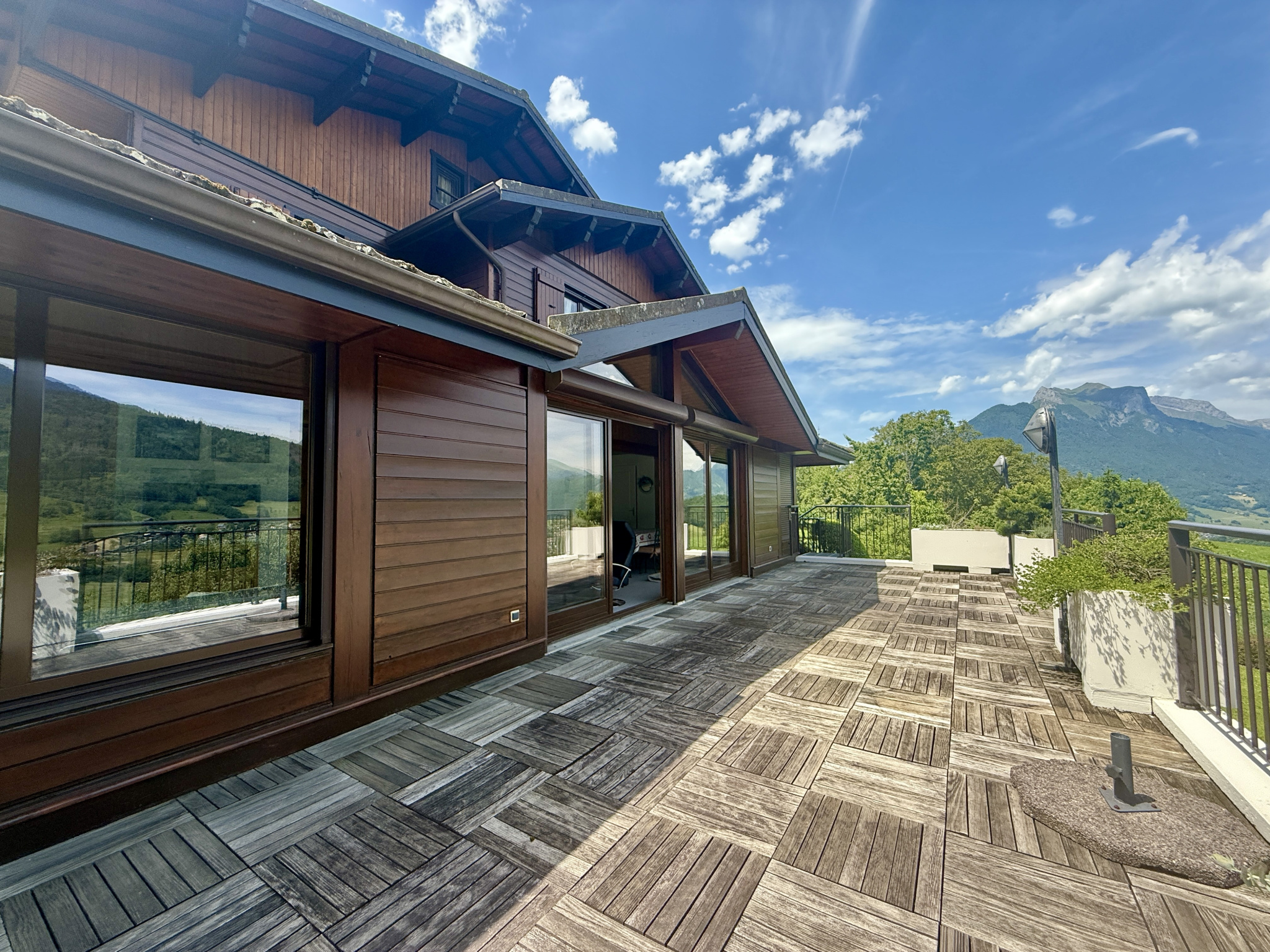 FAVERGES SEYTHENEX - VUE IMPRENABLE - CALME ET TRANQUILITE - CHALET 11…