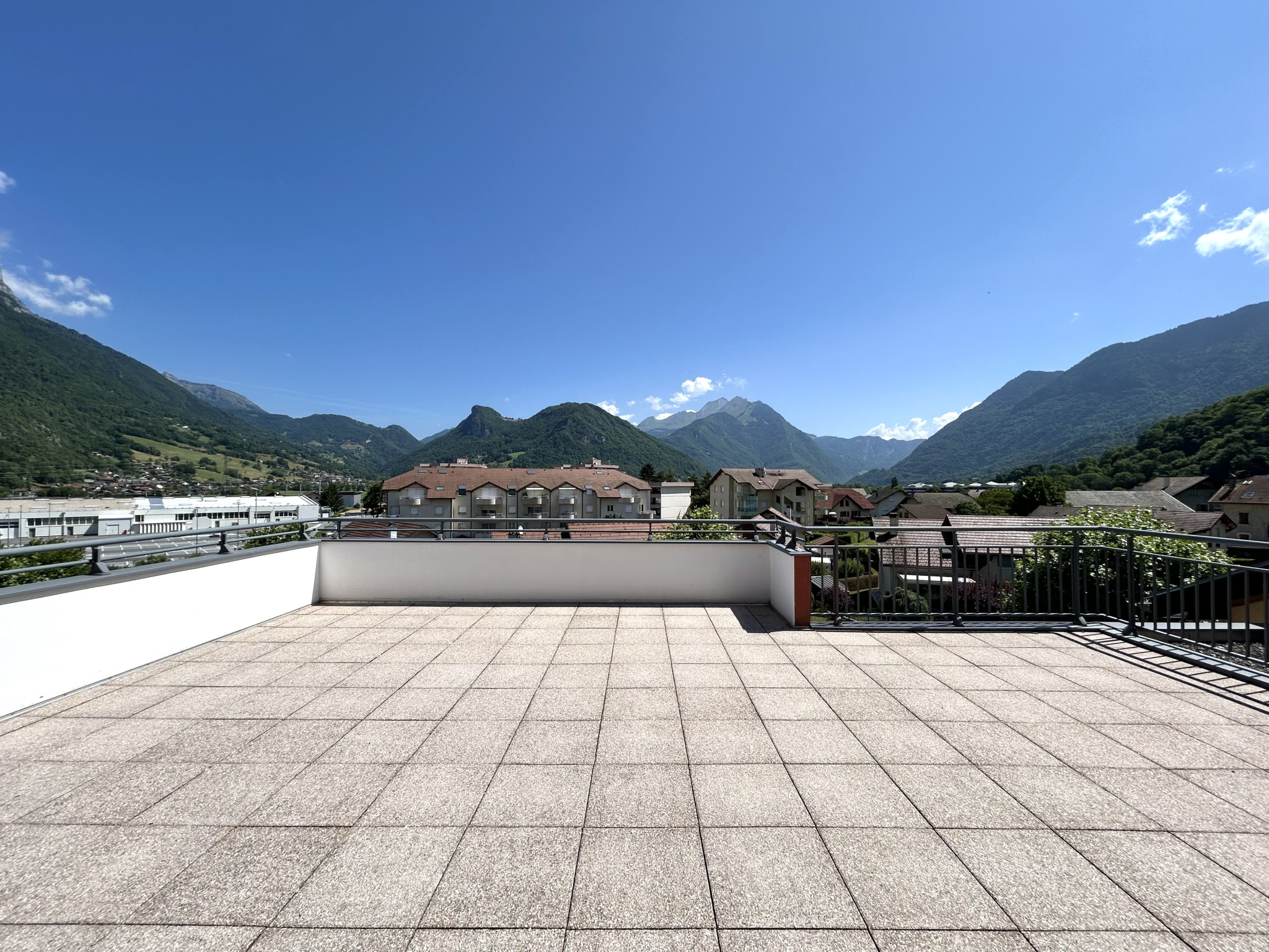 FAVERGES - ATTIQUE - APPARTEMENT T4 - 88.15M2