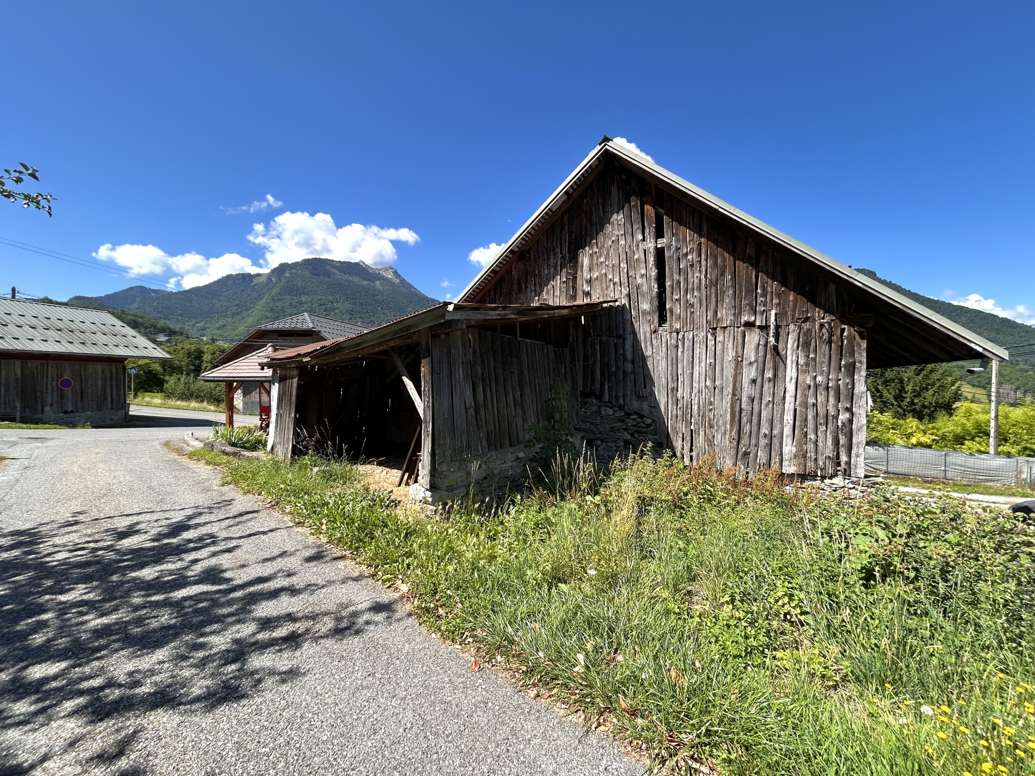 FAVERGES-SEYTHENEX - Grange à rénover - 80m2 au sol