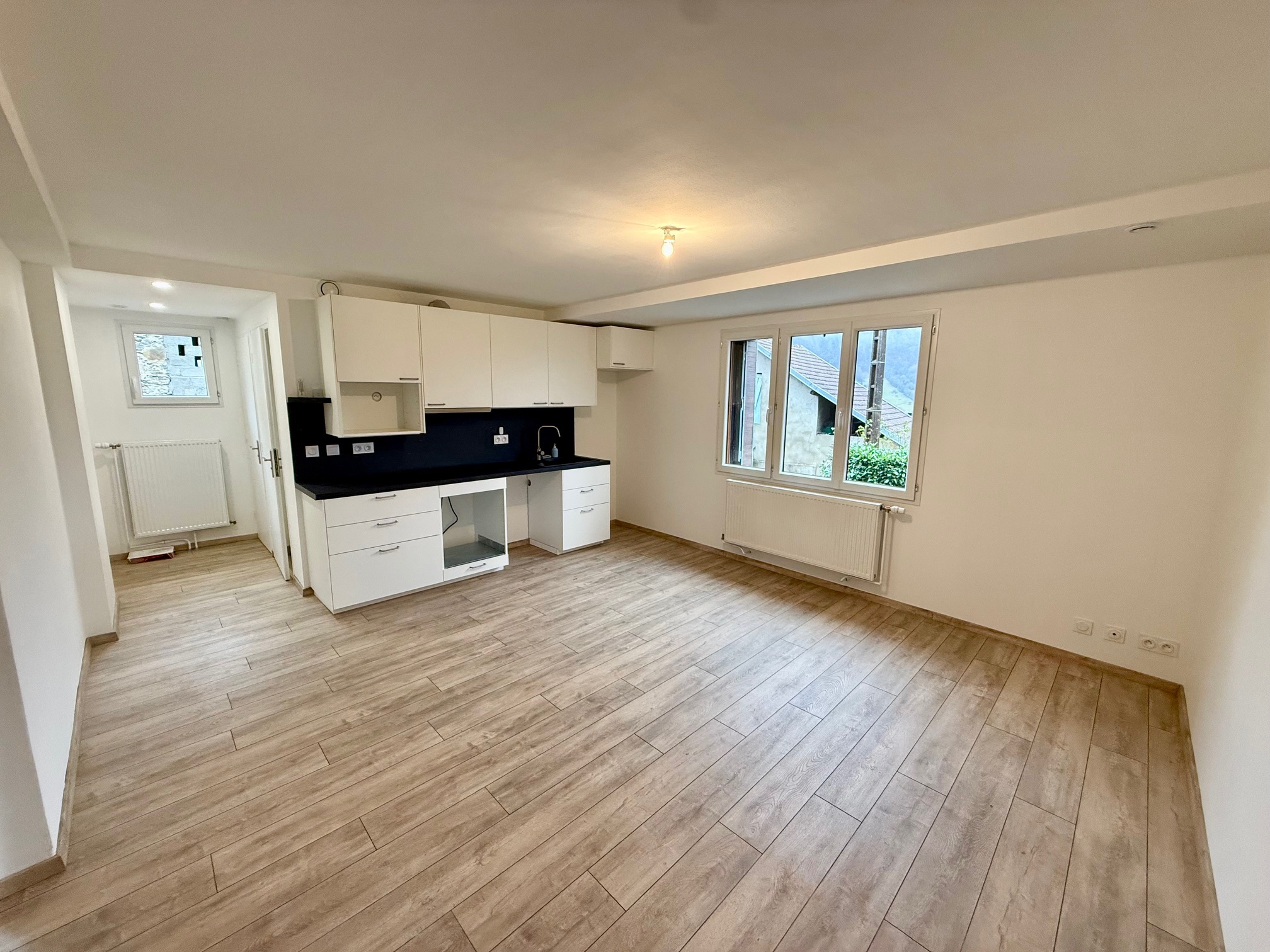 VAL-DE-CHAISE - APPARTEMENT REFAIT A NEUF DE TYPE 2 - 51M2