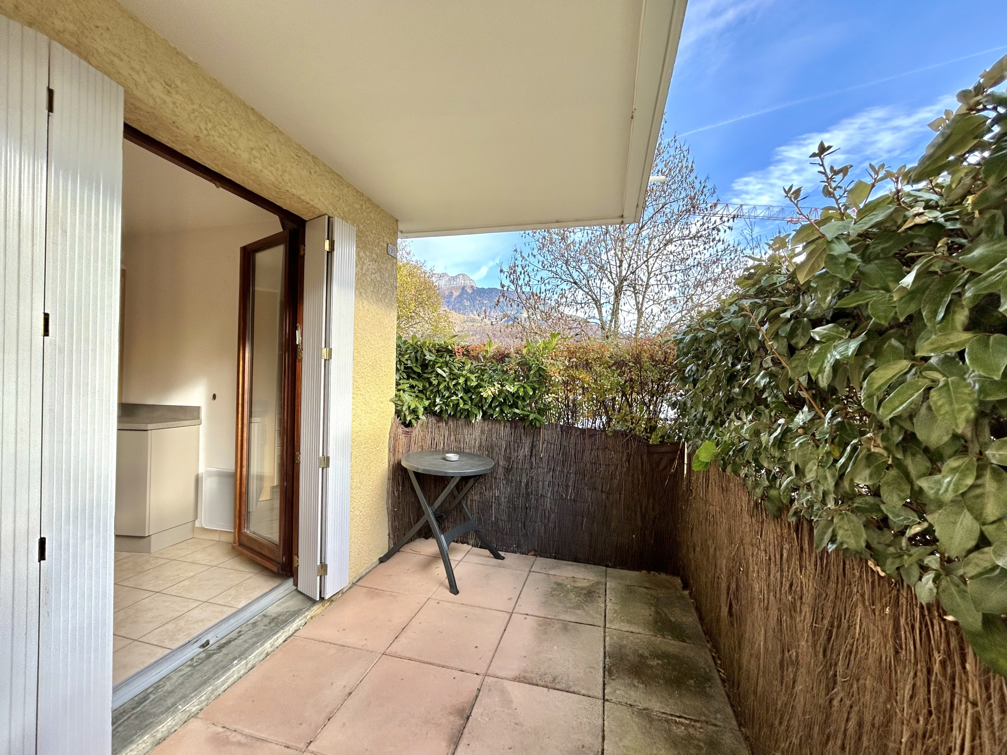 DOUSSARD - Rez de Jardin -Cave et Garage-