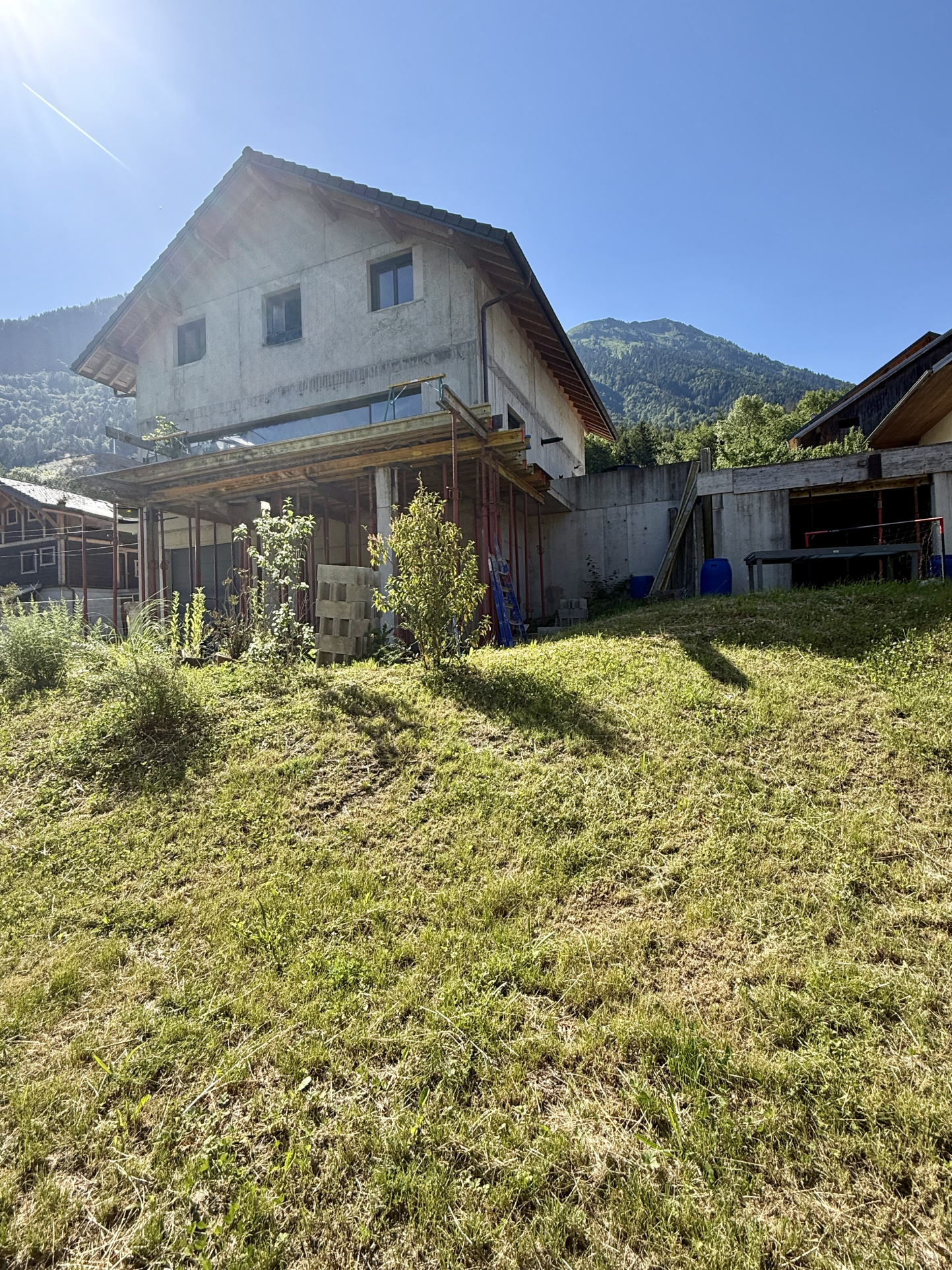 VAL DE CHAISE -MAISON INDIVIDUELLE TERRAIN ET DEPENDANCES