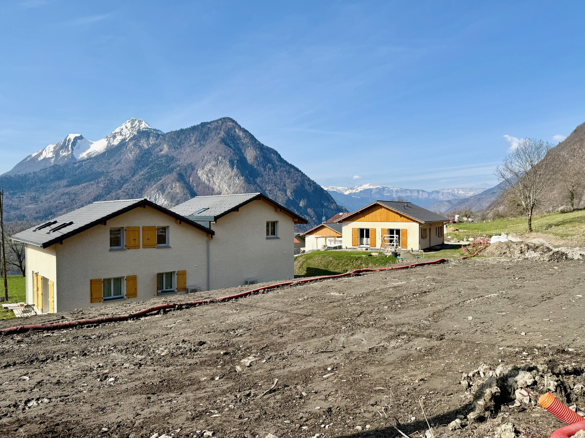 Terrain Ugine secteur ensoleillé