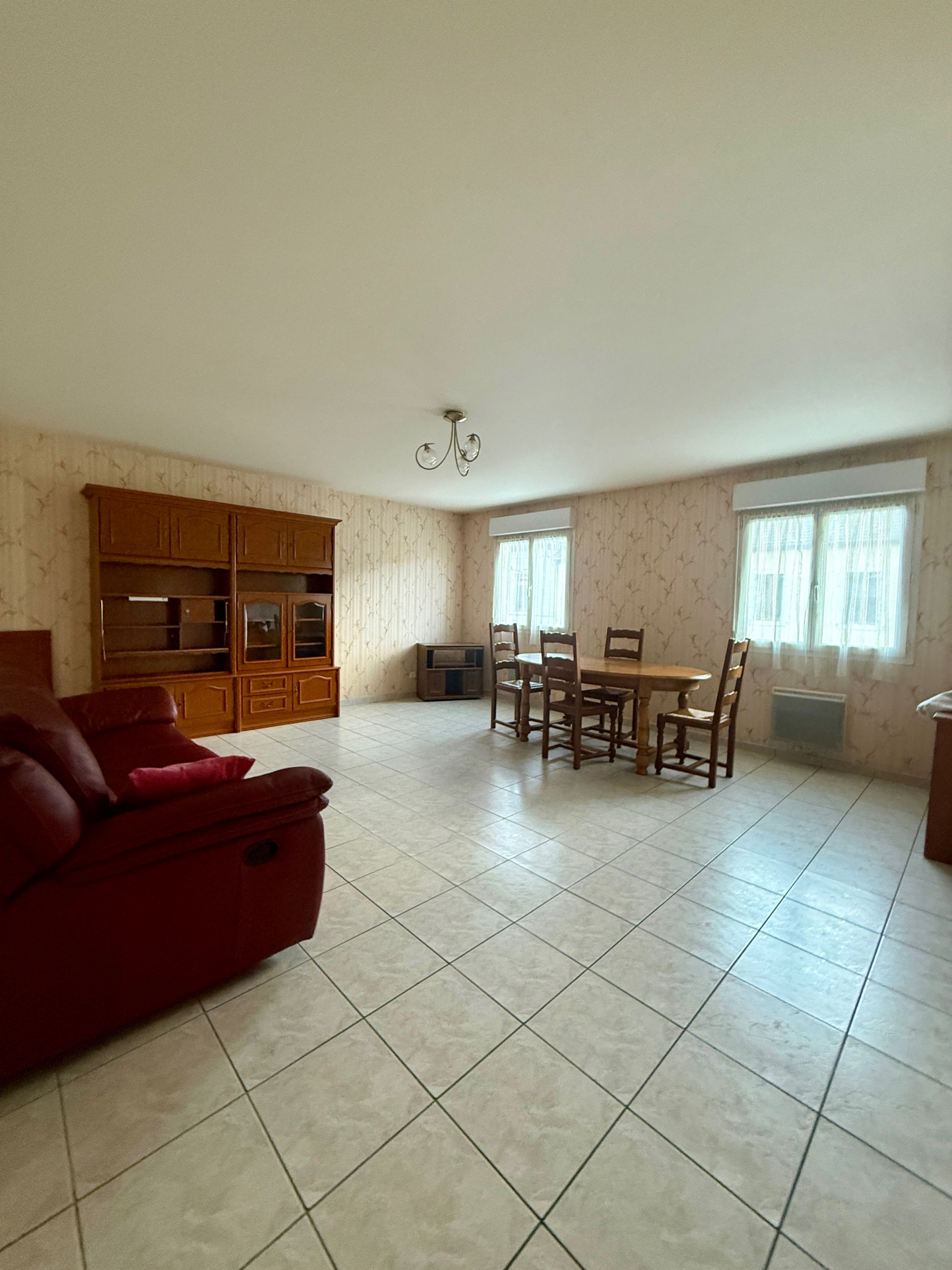 FAVERGES CENTRE - TYPE 4 - DEUXIEME ETAGE AVEC ASCENSEUR - GARAGE-