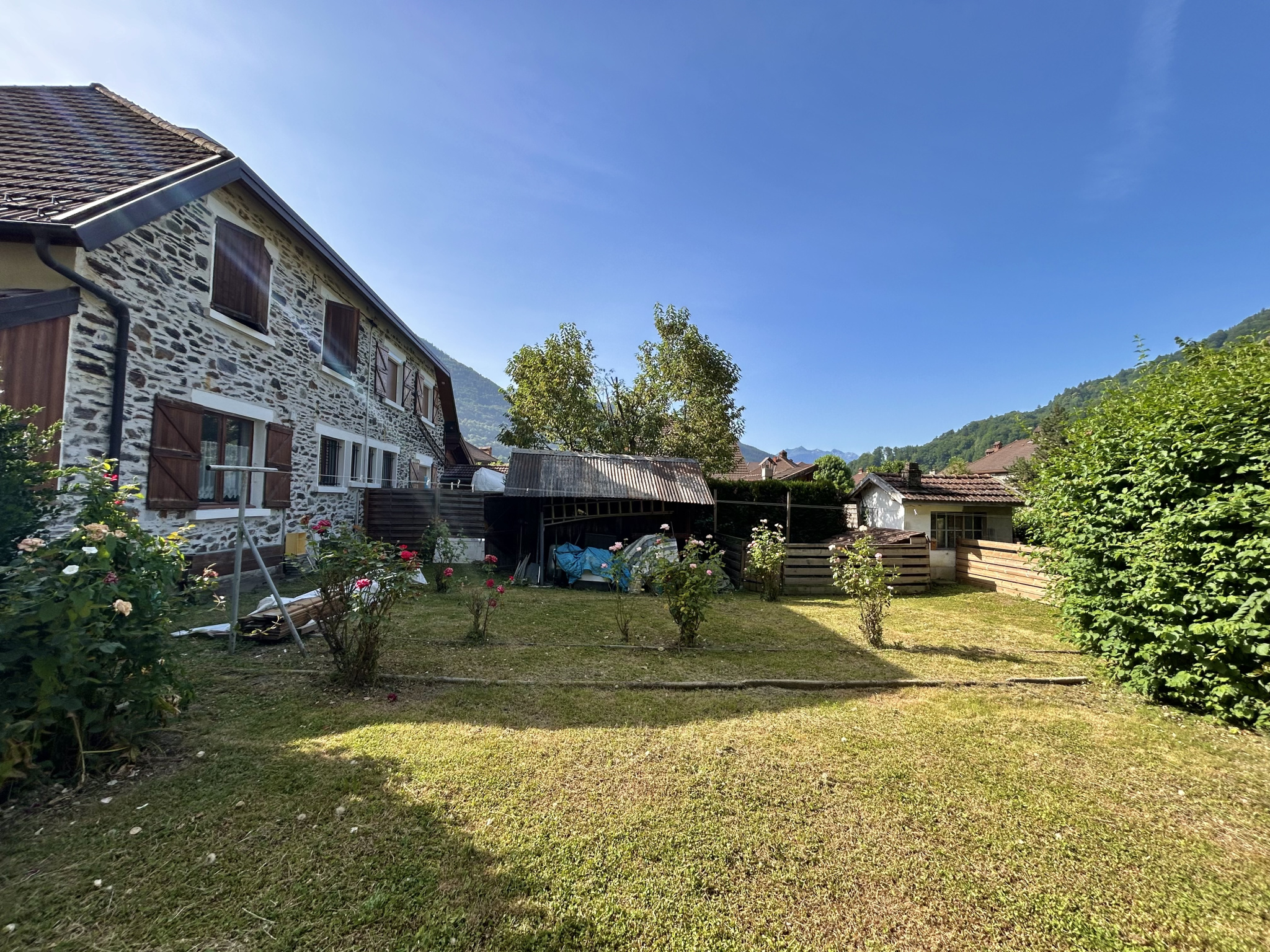 UGINE - MAISON JUMELEE -